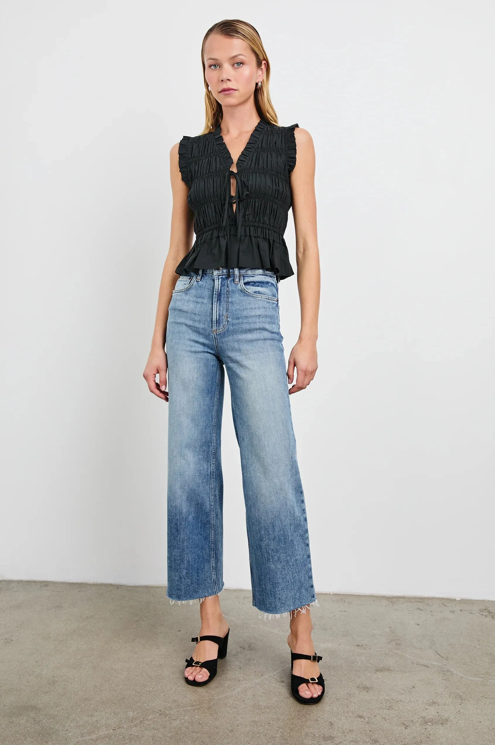 670-604C-001b Rails Martine Top
