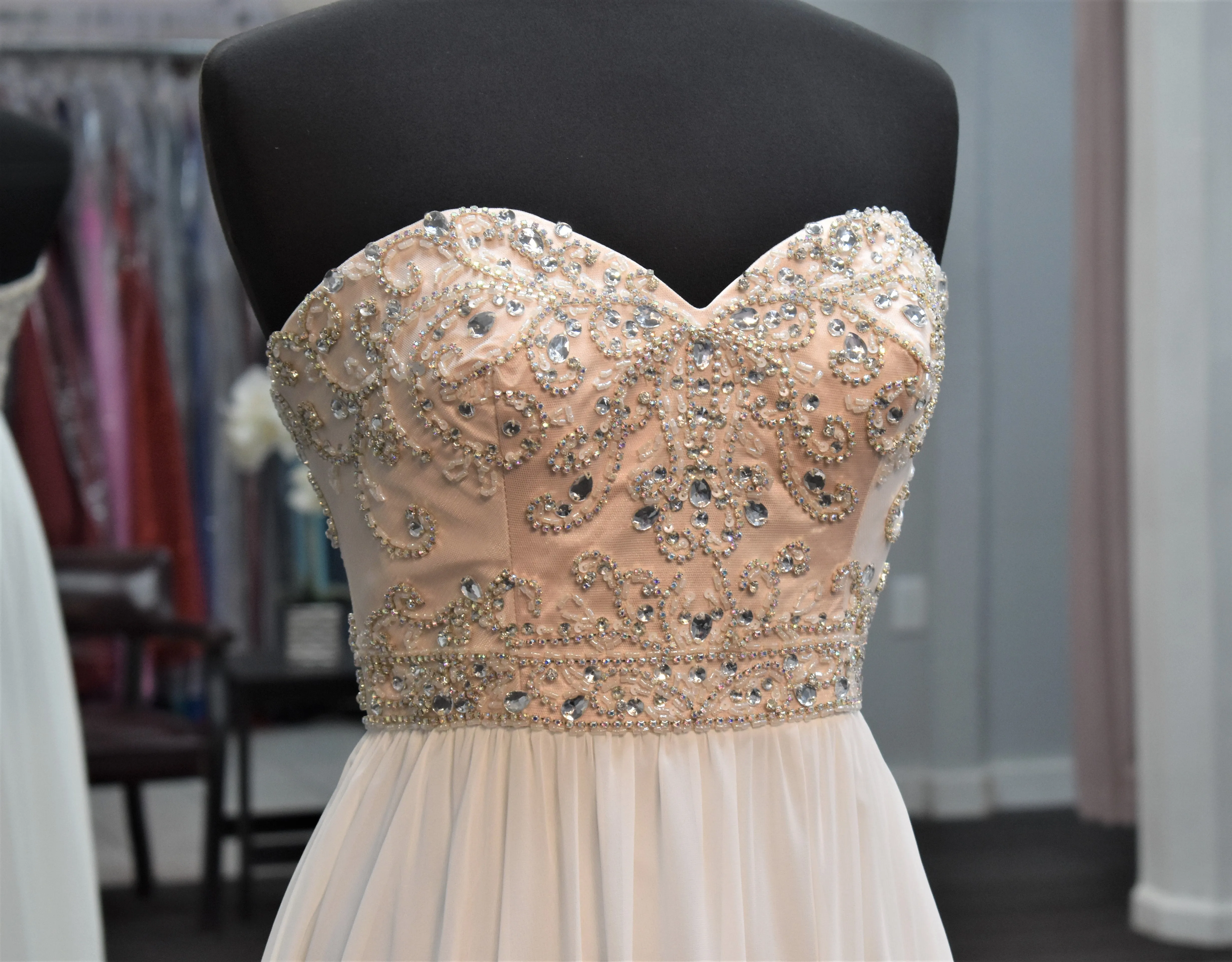 Envious Couture 16070 Size 0 White/Nude prom dress wedding dress