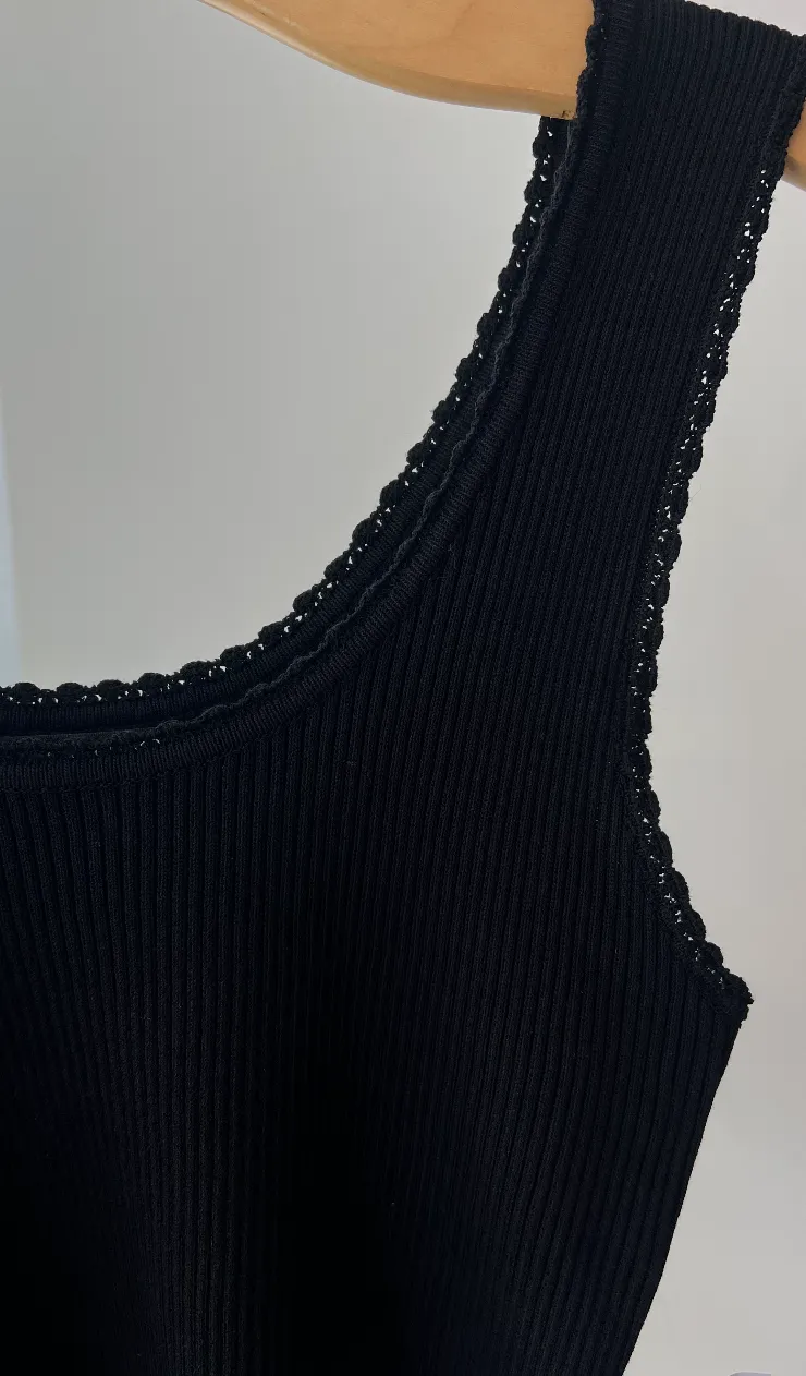 Scalloped Trim Ribbed Tank